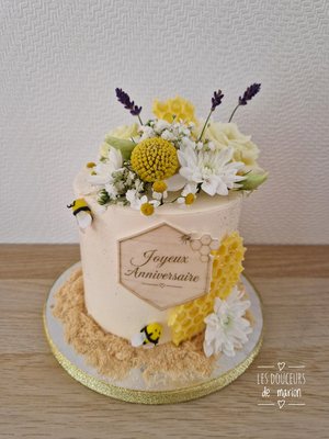 Gâteau thème abeilles et miel